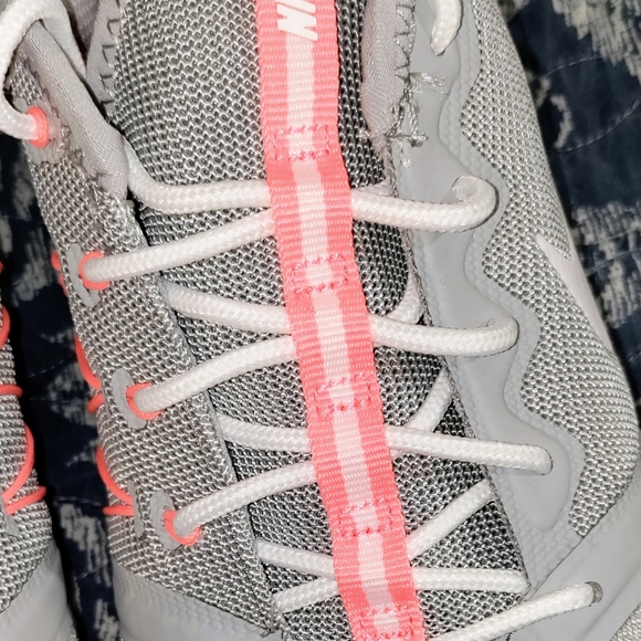 Nike - Picture 5 of 9